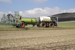 The SGT Saddletrac making light work of spreading digestate in Marlborough 2013
